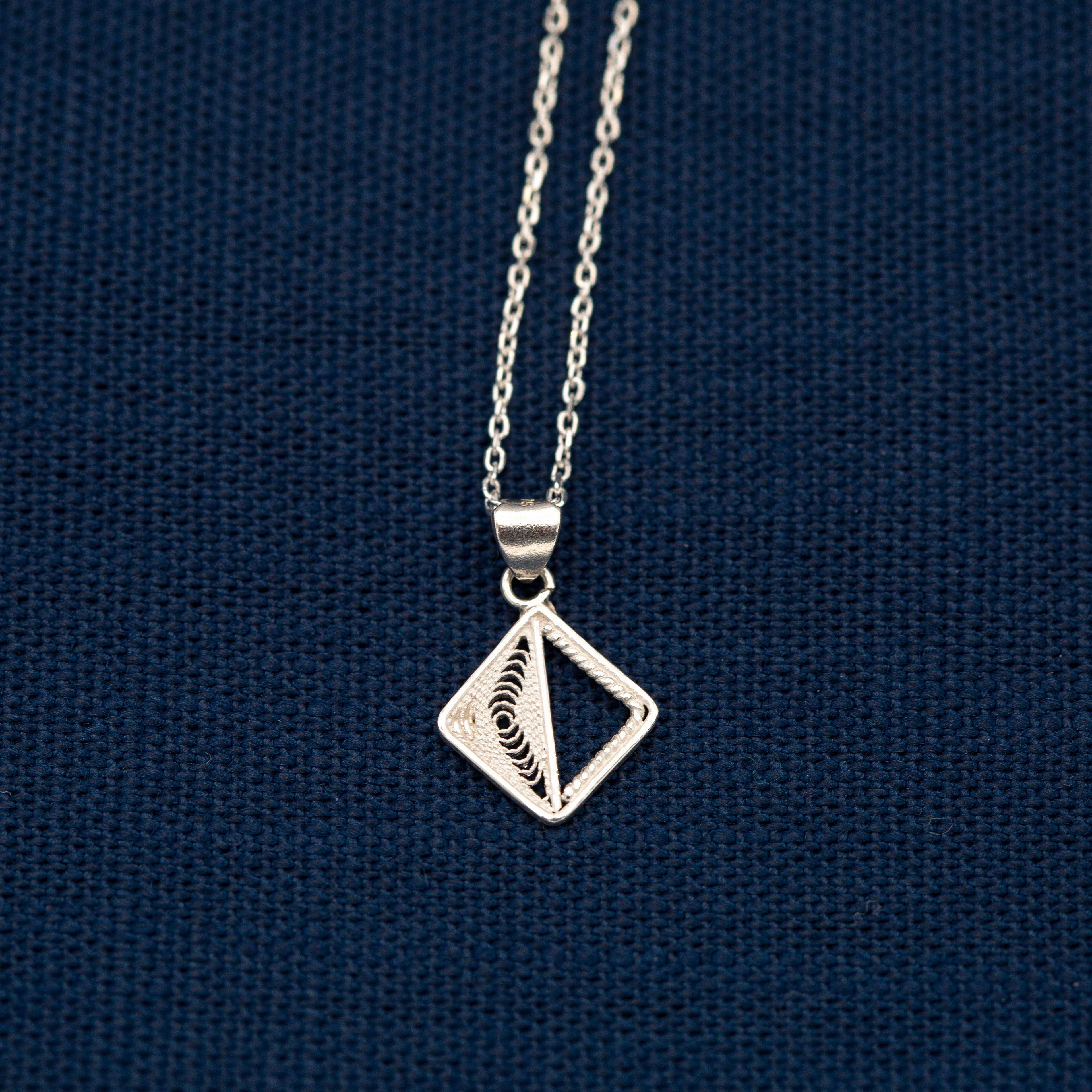 Collier carré -Accessoires en fil d'argent-